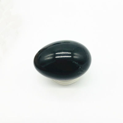 Natürliches dunkelgrünes, zertifiziertes, mittleres, gebohrtes Nephrit, Jade Yoni Eier 40*30 mm zum Nutzen