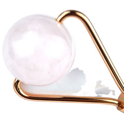Rose Quarz Gesichts-Gua Sha-Roller und Naturstein-Scraping-Platte Ihr Geheimnis zu einer entspannenden Gesichtsmassage