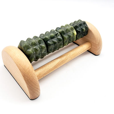 Anpassbarer Buchenholz-Halter Jade Fußmassager 14*12,8*5,2cm Xiuyan Jade Massage Roller Portable Sole Massage Tool