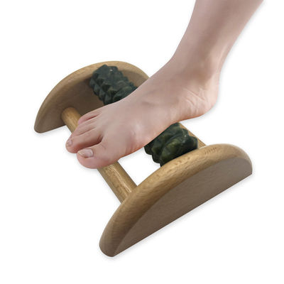 Anpassbarer Buchenholz-Halter Jade Fußmassager 14*12,8*5,2cm Xiuyan Jade Massage Roller Portable Sole Massage Tool
