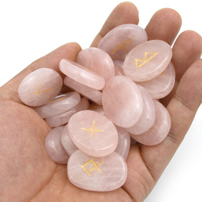 Stonegewürfelter Stein in Form von Rose Quarz Wahrsagestein Edelstein Runensteine mit Fee-Thema