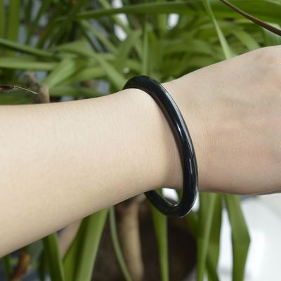 Polstertes Hetisch-Jade-Nephrit-Grün-Armband-Armband mit traditionellem chinesischen Design