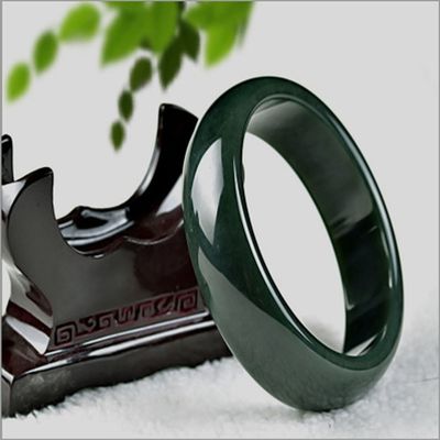 Polstertes Hetisch-Jade-Nephrit-Grün-Armband-Armband mit traditionellem chinesischen Design