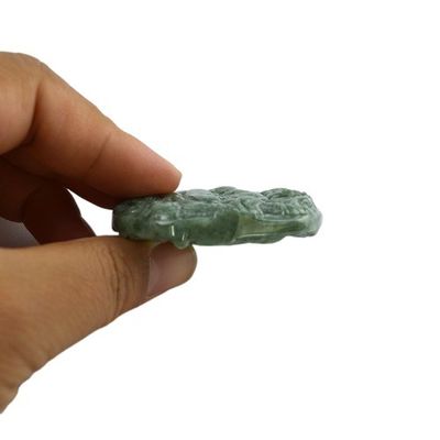 Jade Smaragd Unsterblicher Bodhisattva Drachen Anhänger Halskette Ornamente Chinesische traditionelle Figur mit regionalen Merkmalen