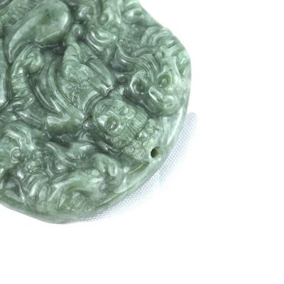 Jade Smaragd Unsterblicher Bodhisattva Drachen Anhänger Halskette Ornamente Chinesische traditionelle Figur mit regionalen Merkmalen