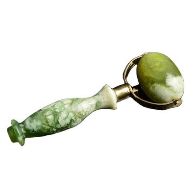 Grüne Xiuyan Jade Gesichtsrolle Gua Sha Geschweißte Metall-Jade-Massage-Rolle für Schönheitswerkzeuge Gesichtsmassager