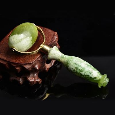 Grüne Xiuyan Jade Gesichtsrolle Gua Sha Geschweißte Metall-Jade-Massage-Rolle für Schönheitswerkzeuge Gesichtsmassager