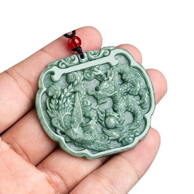 Liebesthema Natürlicher Jadeit Halskette Anhänger im Feng Shui Stil mit Glücksdrachen und Phoenix
