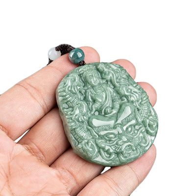 Neun Drachen aus natürlichem Jade geschnitzt Guan Yin Anhänger Halskette Eine einzigartige Ergänzung zu Ihrer Schmuckkollektion