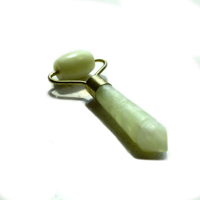 Silber Mini Jade Stone Gesichtsrolle für Augen und Gesicht Anti-Aging Massage Natur Green Jade Roller Gesichtsmassager 110 * 55mm