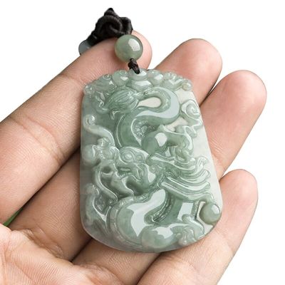 Einzigartiges Design Anhänger Halskette mit chinesischen traditionellen handgefertigten Jade Flying Lucky Dragon Jadeite