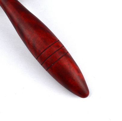 Rote oder gelbe Holzmassagewalze für Gesichtstherapie und Faltenbehandlung