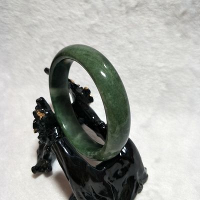 Natürliches Smaragd-Grün-Armband und Jadeit-Jade-Armband für Männer und Frauen Schönheit mit Liebe Thema aus Edelstein