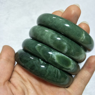 Natürliches Smaragd-Grün-Armband und Jadeit-Jade-Armband für Männer und Frauen Schönheit mit Liebe Thema aus Edelstein