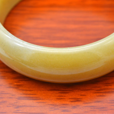 Entdecken Sie die natürliche Schönheit von Hetische Jade Armbänder für Frauen von Müdigkeit zu lindern und entstopfen Muskeln Thema Feng Shui