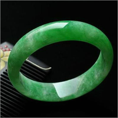 Individuell angepasste Kristallsteine Eisige Smaragdgrüne Jade Armband Armband OEM ODM akzeptiert