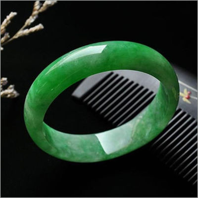Individuell angepasste Kristallsteine Eisige Smaragdgrüne Jade Armband Armband OEM ODM akzeptiert