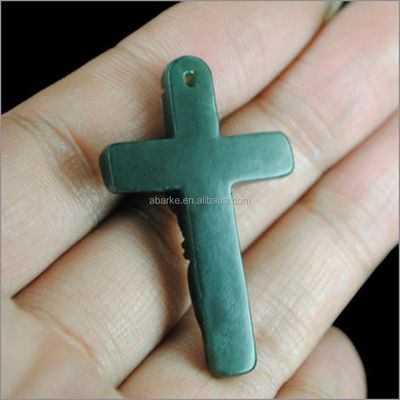 Natürlicher grüner HeTian Jadee Anhänger geschnitzt Jesus Christus Kreuz Anhänger Halskette Mode Schmuck für Männer und Frauen Mode