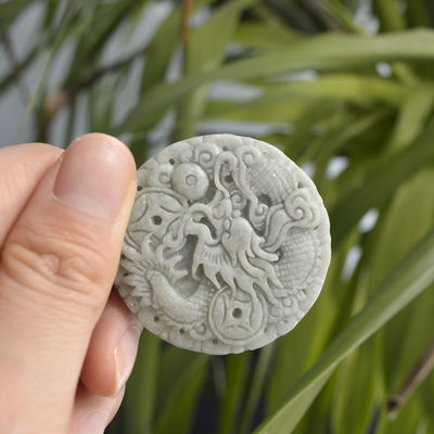 Traditioneller chinesischer Stil Rund Burma Smaragd Jadeit Jade Stein Drachen Anhänger Naturcharme Anhänger für Männer und Frauen