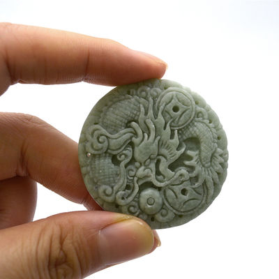 Traditioneller chinesischer Stil Rund Burma Smaragd Jadeit Jade Stein Drachen Anhänger Naturcharme Anhänger für Männer und Frauen