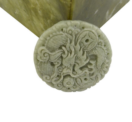 Traditioneller chinesischer Stil Rund Burma Smaragd Jadeit Jade Stein Drachen Anhänger Naturcharme Anhänger für Männer und Frauen
