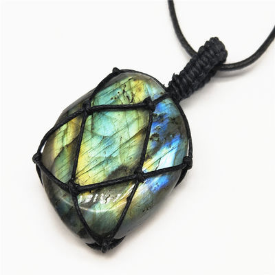 Mondstein Halskette mit unregelmäßiger Jade geschnitzten Anhänger Hand gestrickt und Design Mond Charme Anhänger