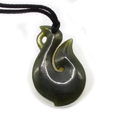 Regional Feature Naturgrün Nephrit Jade Klein stilisiertes Maori Infinity Halskette mit S-Form Design
