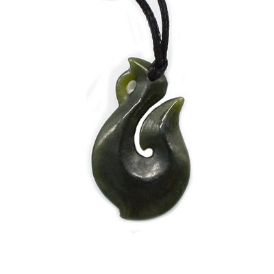 Regional Feature Naturgrün Nephrit Jade Klein stilisiertes Maori Infinity Halskette mit S-Form Design