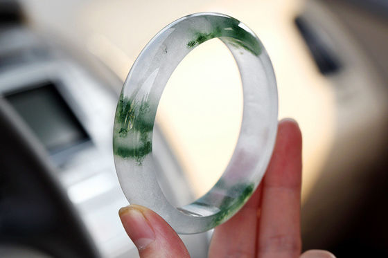 50-62mm Andere A Floating Flower Jade Armband aus natürlichem Smaragd Jade Folk BANGLES 1 Stück
