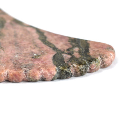 Natürliche Rhodonit Gua Sha Massagetool zur Straffung der Haut und Förderung der Gesichtsschönheit