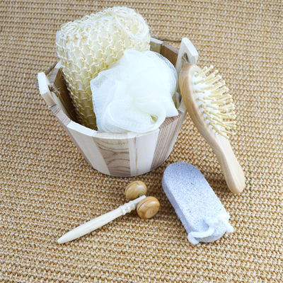 Körperreinigung Holzbad Set mit Haarbürste Bimssteinbad Pouf Sisal Schwamm Massager 6Pcs Spa Bad Schönheit Geschenk Set