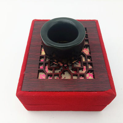 Ein individueller Nephrit-Jade-Ring für Männer