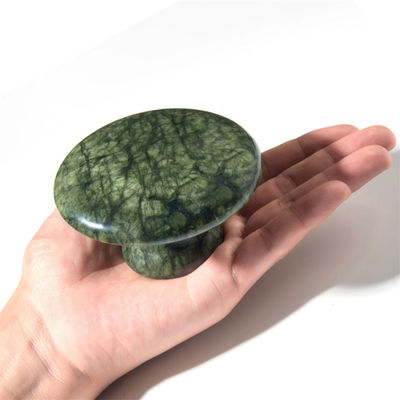 Erhältlichd Dunkelgrün Xiuyan Jade Pilz Gua Sha Werkzeug für Körperheilung und Energietherapie