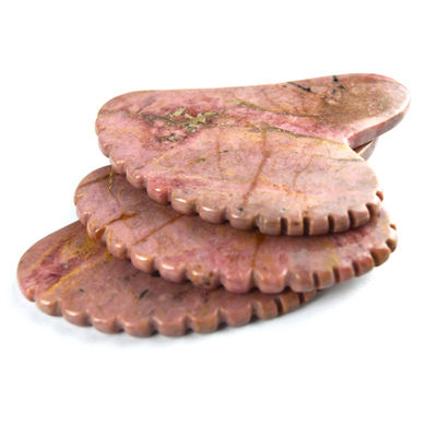 Körpermuskeln Natürliche Herzform Rhodonit Stein Gua Sha Schraubbrett Zähne Guasha Stein Gesichtsschönheit Massagetool Hautpflege