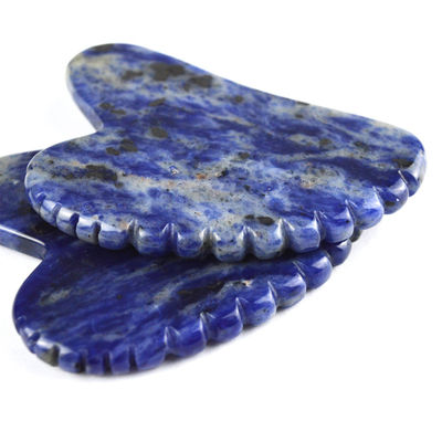 Gesichtslifting-Werkzeug Herzform Natur Sodalite Gua Sha Stein für Selbstpflege und Körperentspannung