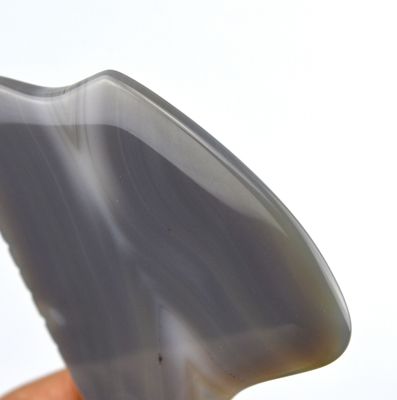 Massage-Scraping-Therapie-Werkzeug 83g Grau gestreifter Achat Jade Gua Sha Stein für Gesicht und Körper