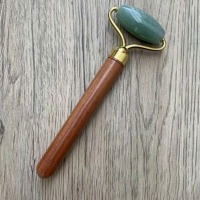 Grüner Aventurin Jade Gesichtsroller Gesichtshautpflege Jade Massagetool mit Holzgriff für maßgeschneidertes Logo verfügbar