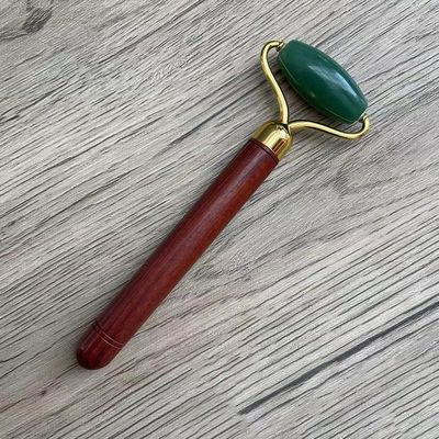 Grüner Aventurin Jade Gesichtsroller Gesichtshautpflege Jade Massagetool mit Holzgriff für maßgeschneidertes Logo verfügbar