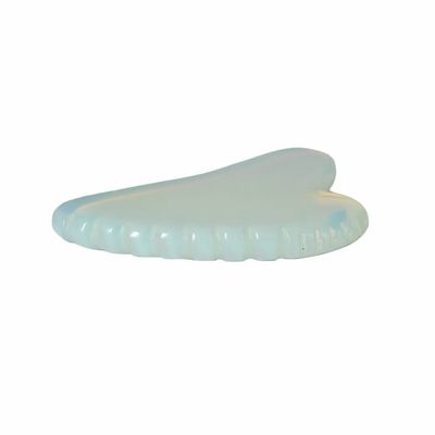 Opalit-Herz-Form-Gua Sha-Massagebrett für Ganzkörper-Gesundheitspflege und Entspannung