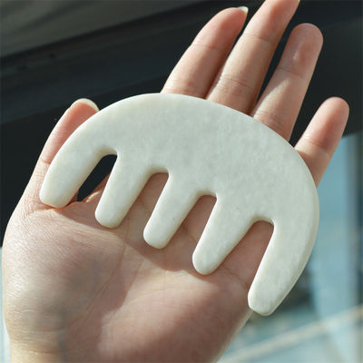 Kopf-Spa-Massager Chinesisch natürliches Weiß Xiuyan Jade Gua Sha Schrauben Kamm für 2024 Trending Massagetools