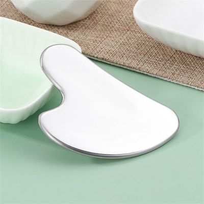 Customized Logo Hautpflege-Tool Edelstahl Herzförmiges Gua Sha Board für Gesichtslifting Metallmassager