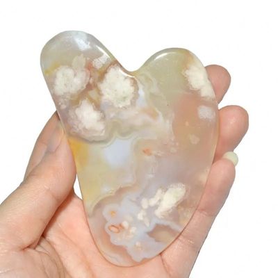 Kirschblüte Achat Herzform Gua Sha Board Hautpflege Massagetool für Infrarotphysiotherapie