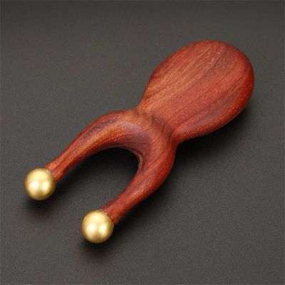 ISO9001-zertifiziertes Messing-Augenmassage-Werkzeug für Nasenbrücke Sandelholz Gesichts-Gua Sha Massage-Kamm 95*38mm Größe