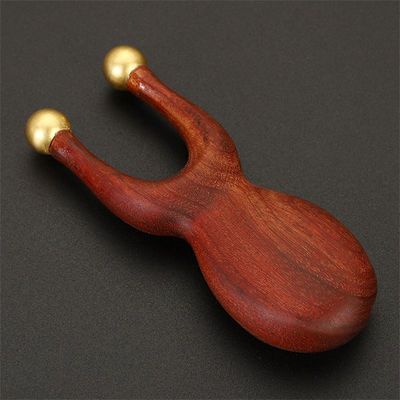 ISO9001-zertifiziertes Messing-Augenmassage-Werkzeug für Nasenbrücke Sandelholz Gesichts-Gua Sha Massage-Kamm 95*38mm Größe