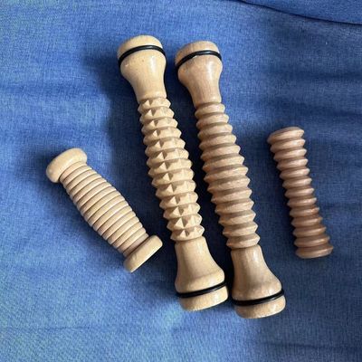 Körpermassage-Ausrüstung Holztherapie Fußrolle Guasha Massagegeräte für den Körper Gua Sha Massager und Plantarfasziitis Entlastung