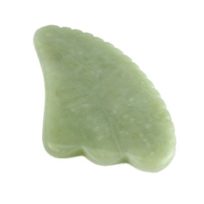 Körpermassage-Ausrüstung Handbuch GuaSha Werkzeug aus natürlichem grünem Xiuyan Jade für Kiefer-Skulptur und Schwellungen Reduktion