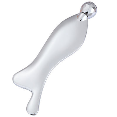 Personalisiertes Logo erhältlichd Fischform Zinklegierung Schabplatte Dünnschleimung Gesicht Auge Roller Edelstahl Guasha Massagetool