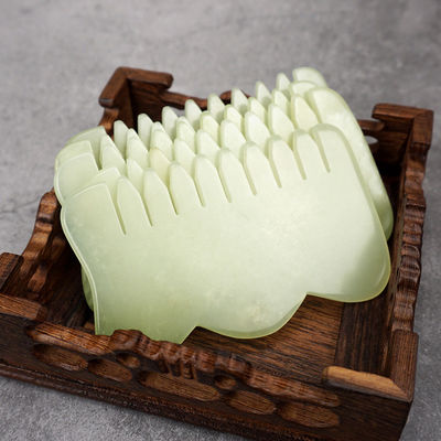 Customized Logo Availabled M Form Jade Gua Sha Stone Kopfmassager für Haargesundheitspflege und Kopfhautmassage in Schönheitssalons