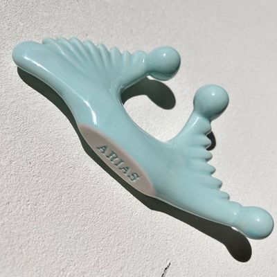 Blaues keramisches Gua Sha Massagetool für die Lymphdrainage und die Wiederbelebung der Haut