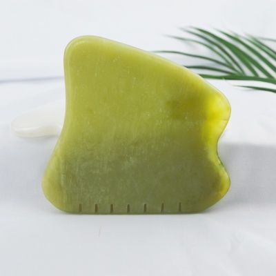 Verabschiedet euch von Muskelspannungen und grüßt die strahlende Haut mit dem Xiuyan Jade Gua Sha Scraping Board.